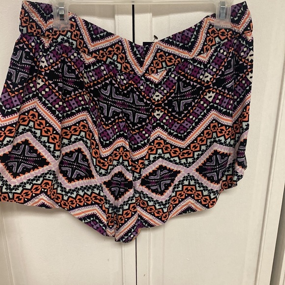 NWT Express Shorts - Picture 5 of 5